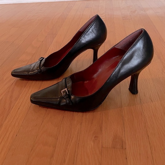 Nine West Size 8 Black leather pumps. - Picture 1 of 14